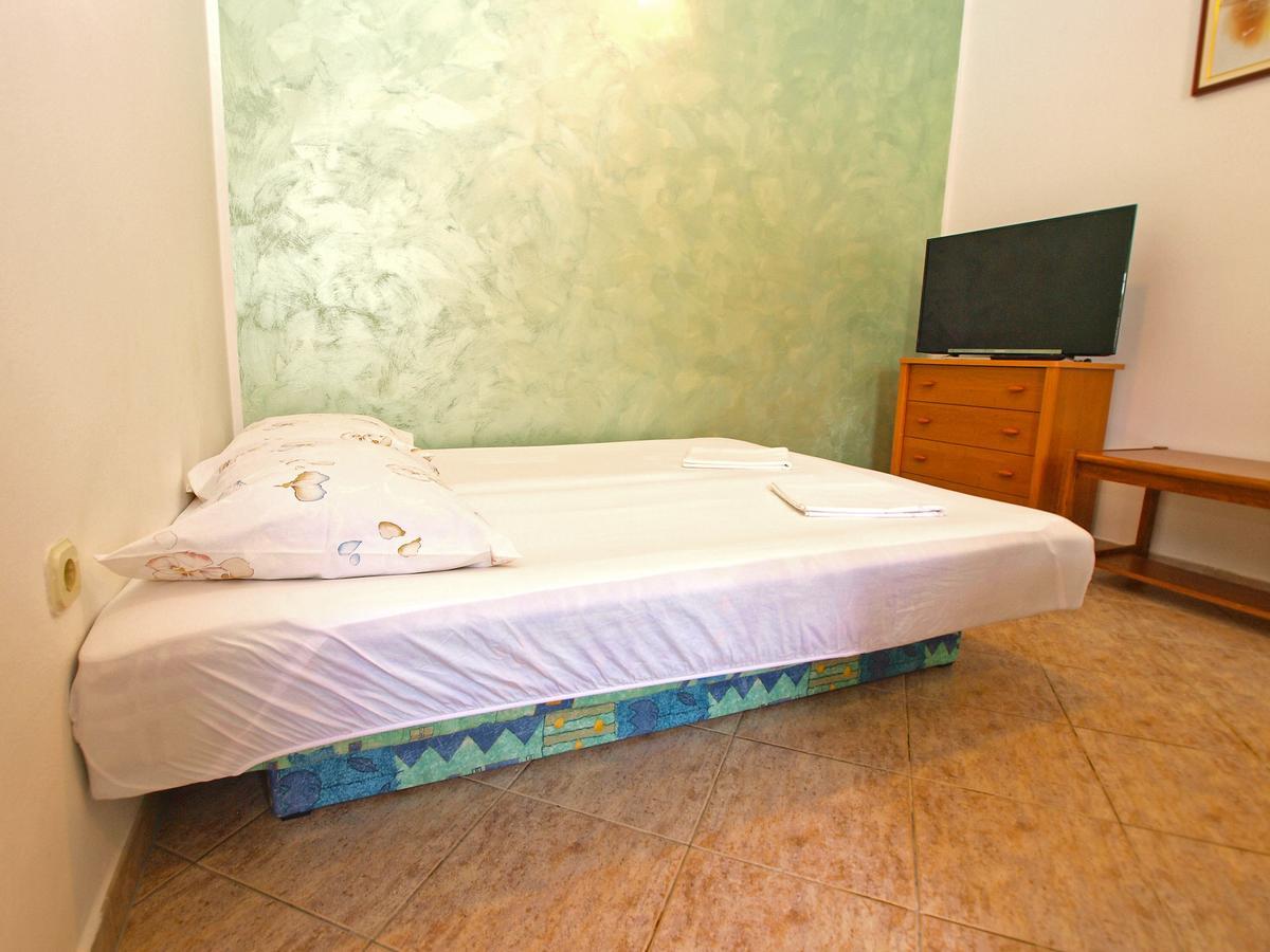Apartments Slavka 1155 Pula Buitenkant foto
