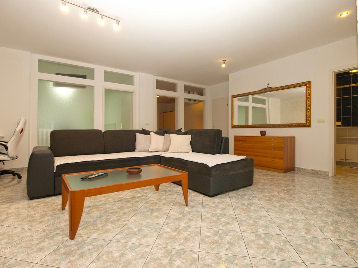 Apartments Slavka 1155 Pula Buitenkant foto