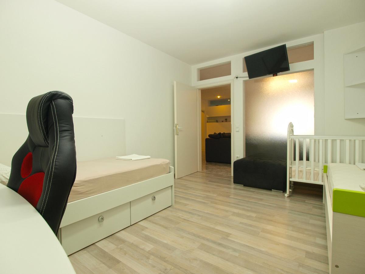 Apartments Slavka 1155 Pula Buitenkant foto